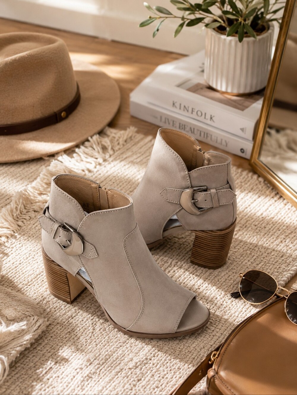 ✨ VINCE CAMUTO “Bernida” Silky Nubuck Peep-Toe Heeled Booties – Size 8.5M ✨